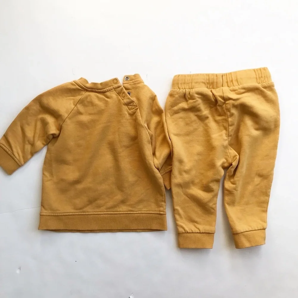 H&M yellow tiger face sweatsuit VGUC 6-9 months